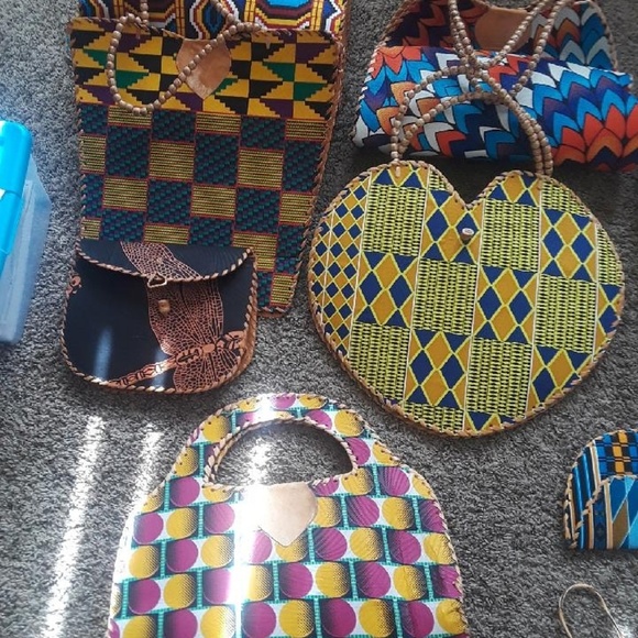 Variety of clothes and accessories - Picture 1 of 7